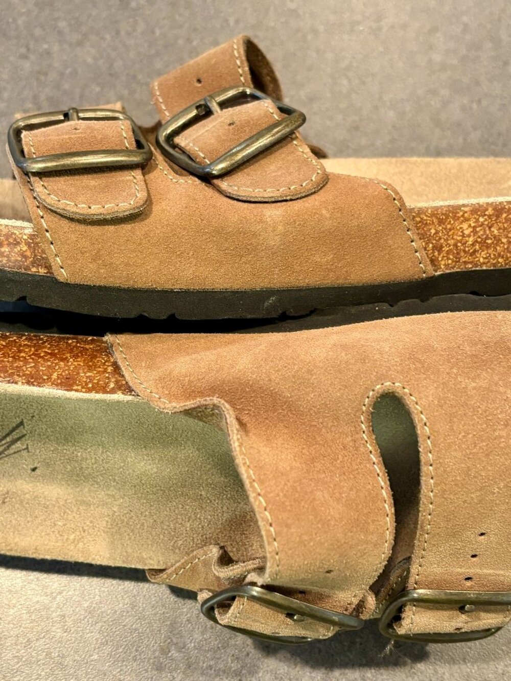 White Mountain Bone Suede Leather Slides Women's 6M Buckle Sandal  SMOKE/PET FRE